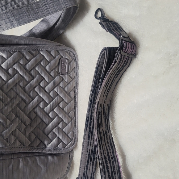 Lug Gray Quilted Messenger Bag with Geometric Design - Picture 9 of 12